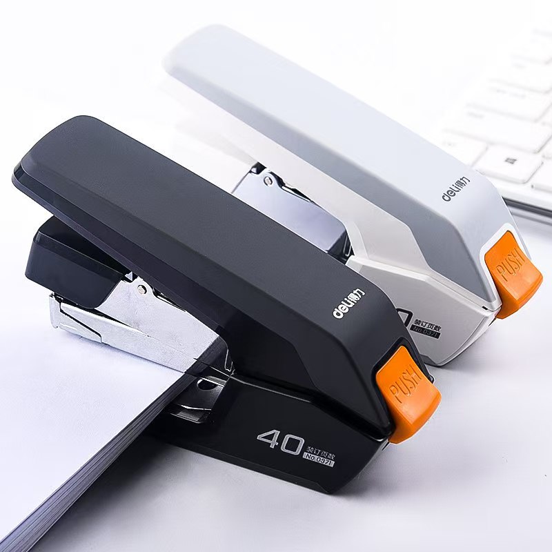 Deli 簡単デスクトップホッチキス、40 枚の容量、ワンフ - Stapler Heavy Duty のレビューと価格